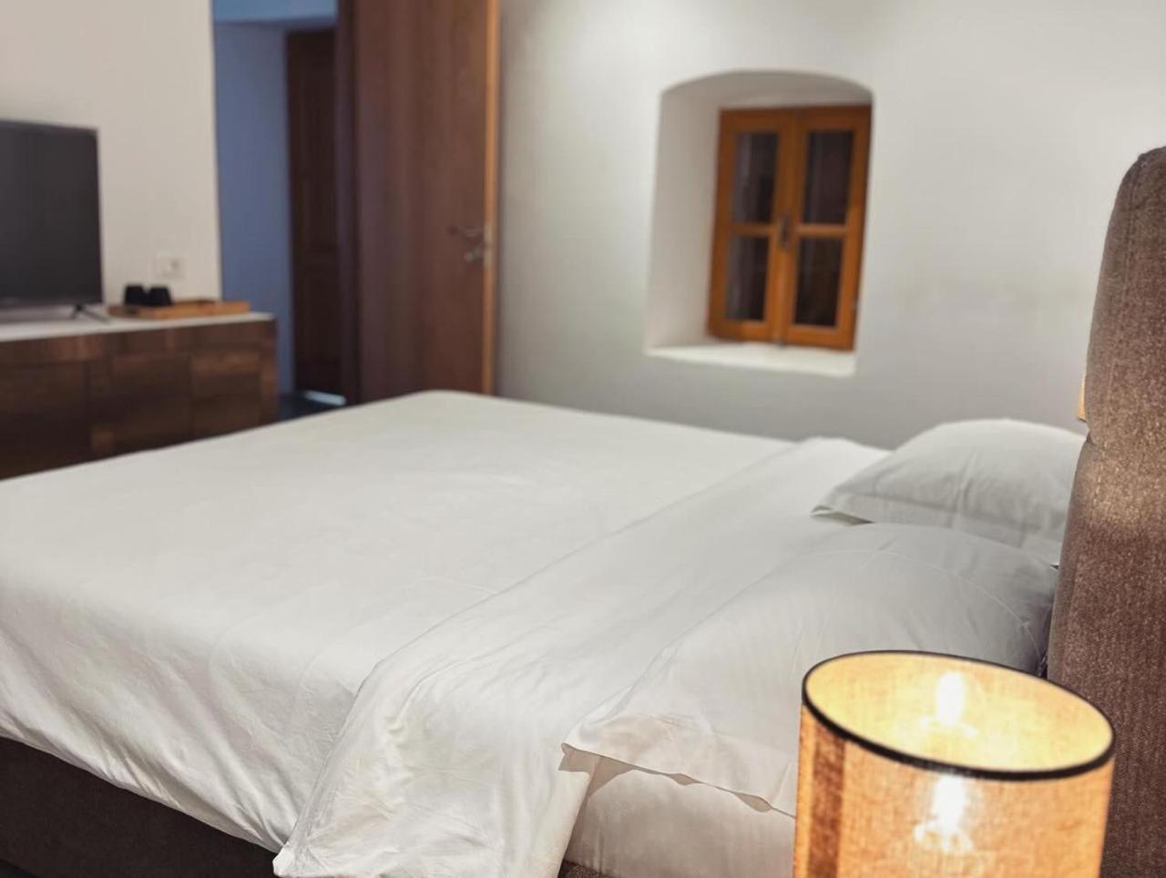 Lion'S Villa Vlore Exterior photo