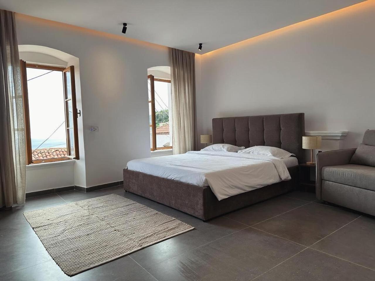 Lion'S Villa Vlore Exterior photo