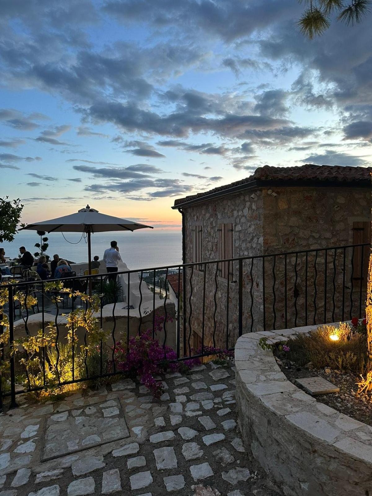 Lion'S Villa Vlore Exterior photo